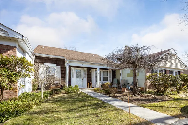 $449,000 | 7 Cobblestone Way, Mount Sinai, NY 11766