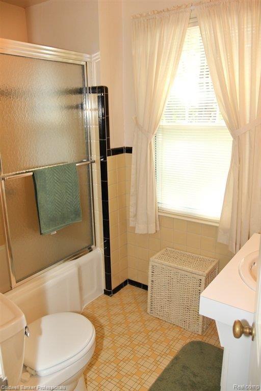 1767 Sheffield Road Birmingham, MI 48009 - Photo 17 of 23 BATHROOM