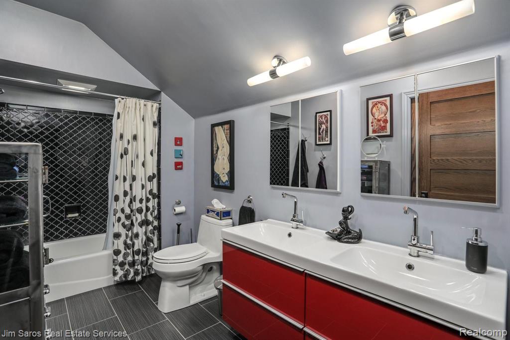 1729 Roslyn Road Grosse Pointe Woods, MI 48236 - Photo 15 of 26