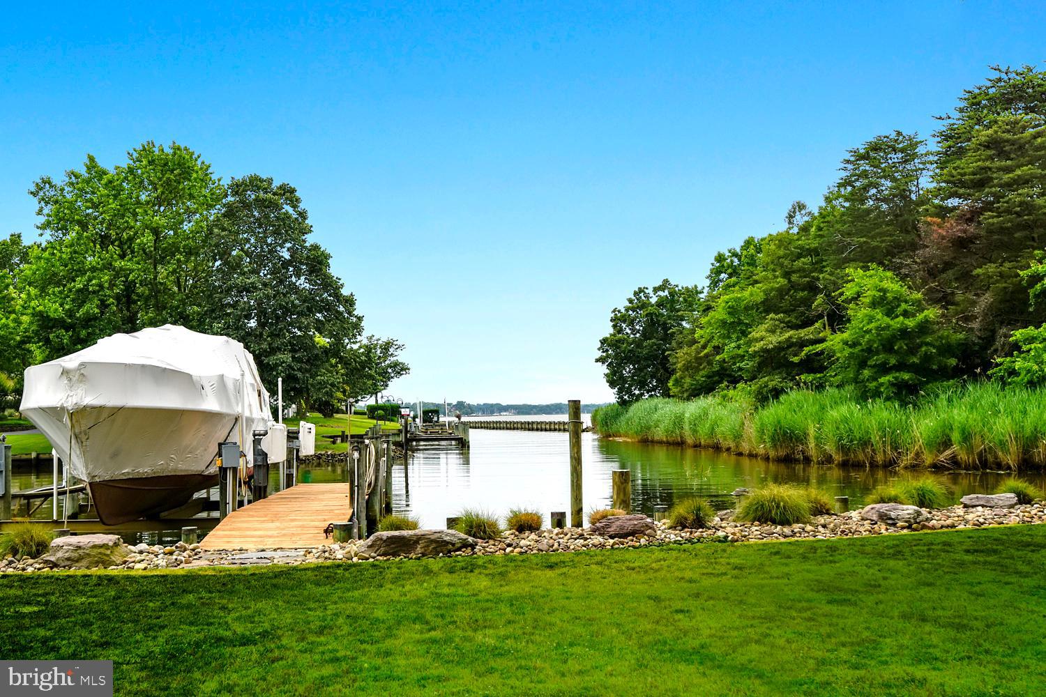 3700 Thomas Point Road Annapolis, MD 21403 - Photo 14 of 47 Tranquil Cove Pier with Easy Bay Access