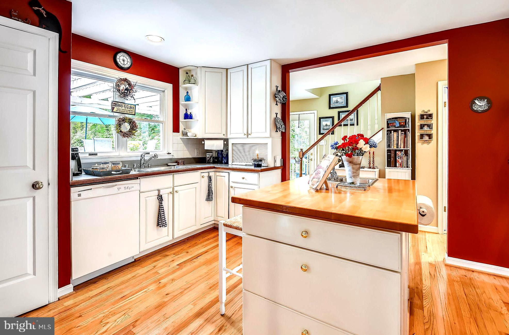 3700 Thomas Point Road Annapolis, MD 21403 - Photo 25 of 47 Custom Cabinetry . Continued Exit to Deck