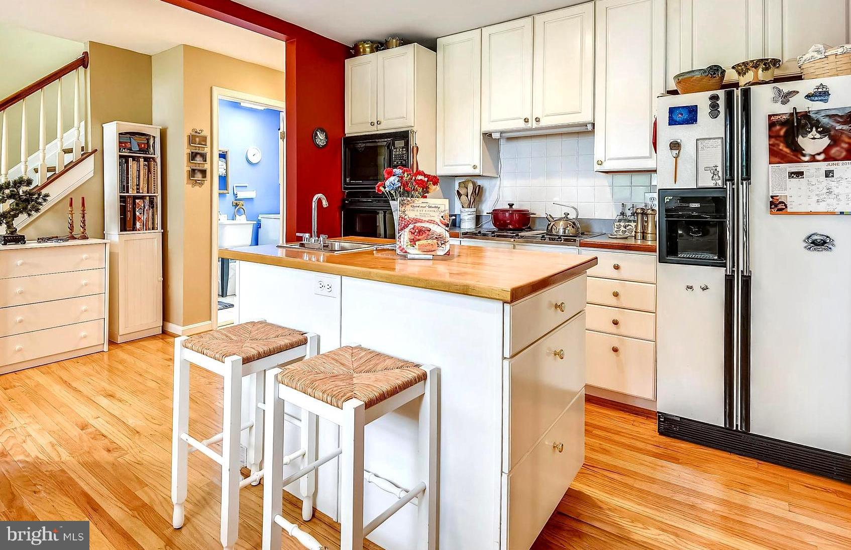 Colorful Open Spaces for Breezy East Coast Living