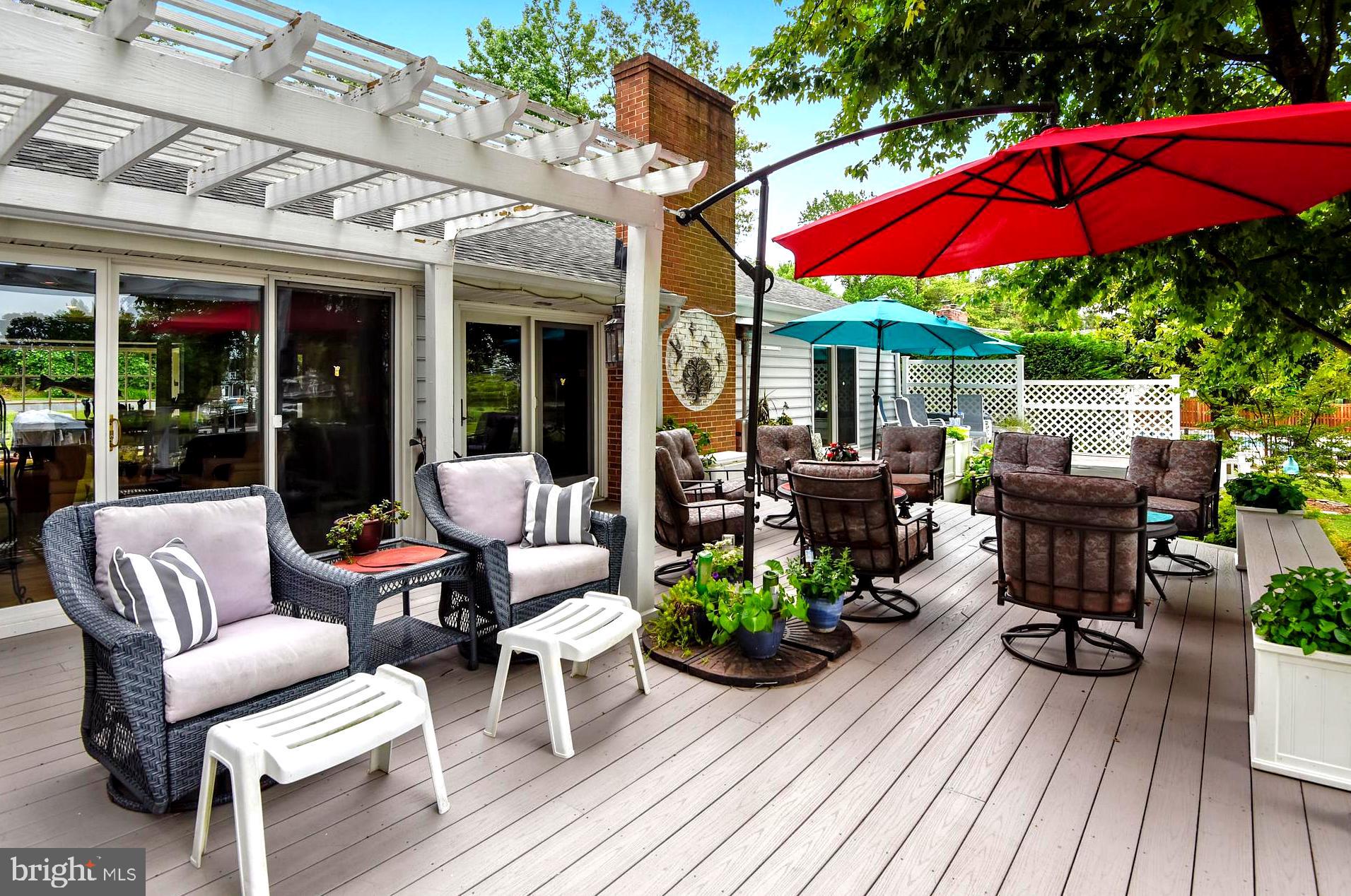 3700 Thomas Point Road Annapolis, MD 21403 - Photo 8 of 47 Lounge in the Sun or Enjoy Alfresco Picnics