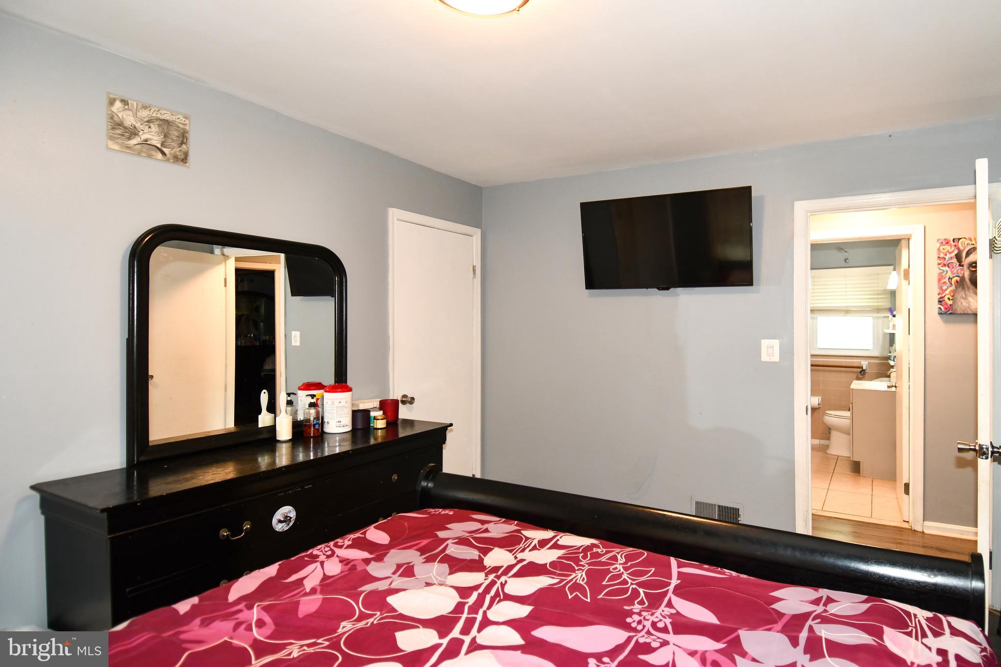 6114 Osborn Road Landover, MD 20785 - Photo 12 of 38 a view of a living room and bathroom