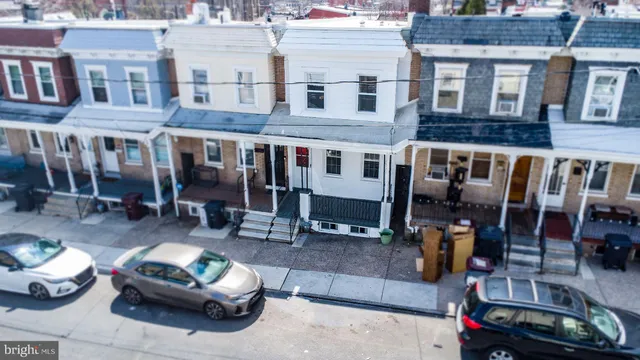 a car parked in front of a building