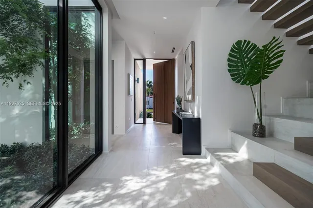 a view of entryway and hall