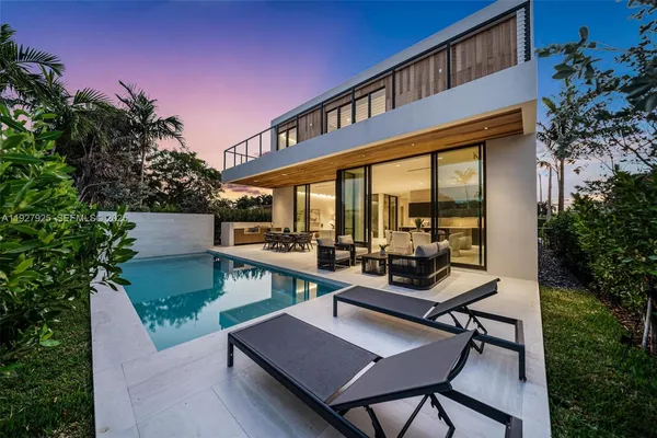 $4,699,000 | 8935 Froude Avenue, Surfside, FL 33154