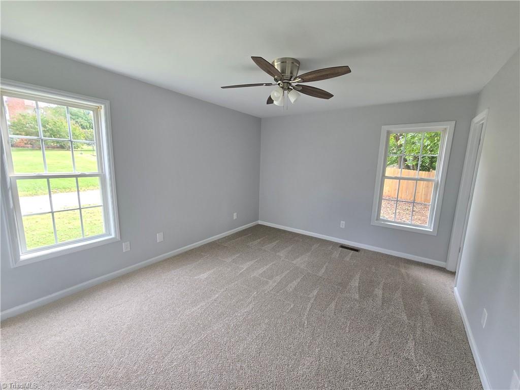 627 Kenneth Road Greensboro, NC 27455 - Photo 8 of 24 Gallery Image 8