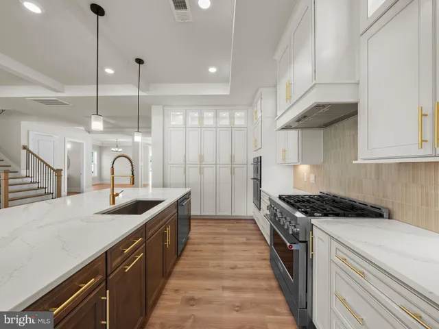 $1,699,990 | 8260 Colling Ridge Court, Alexandria, VA 22308