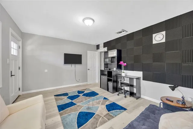 $2,700 | 701 East Adalee Street, Tampa, FL 33603