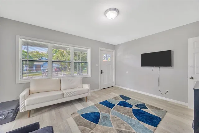 $2,700 | 701 East Adalee Street, Tampa, FL 33603