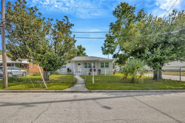 $2,700 | 701 East Adalee Street, Tampa, FL 33603