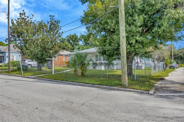 $2,700 | 701 East Adalee Street, Tampa, FL 33603