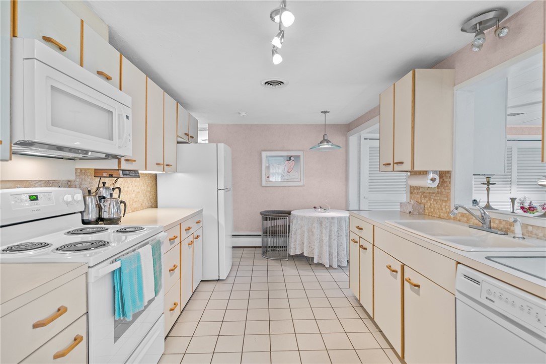 55 Sheffield Road Cranston, RI 02920 - Photo 11 of 39