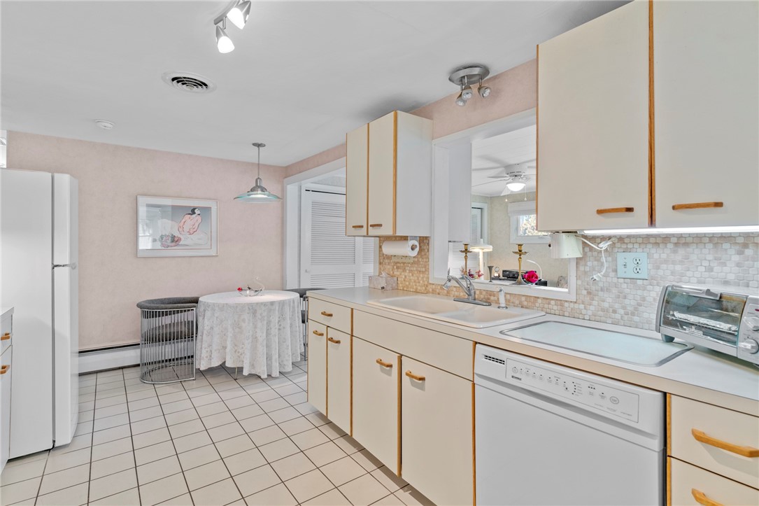 55 Sheffield Road Cranston, RI 02920 - Photo 12 of 39