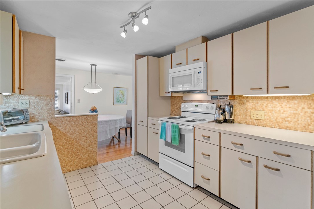 55 Sheffield Road Cranston, RI 02920 - Photo 13 of 39