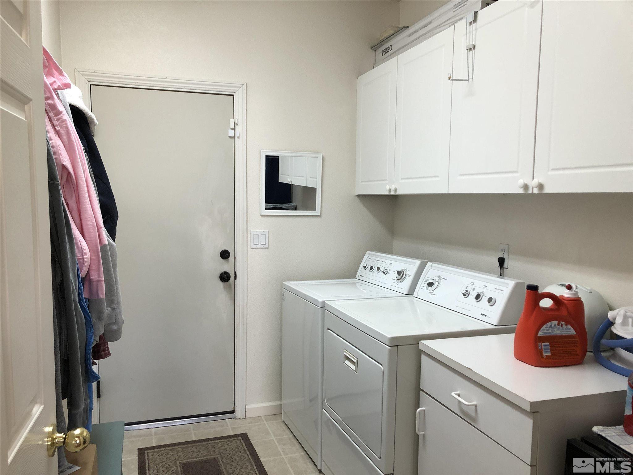 10150 Robilee Court Reno, NV 89521 - Photo 38 of 40 a utility room with dryer and washer