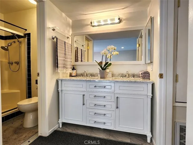 $488,000 | 18307 Burbank Boulevard, Unit 14, Tarzana, CA 91356