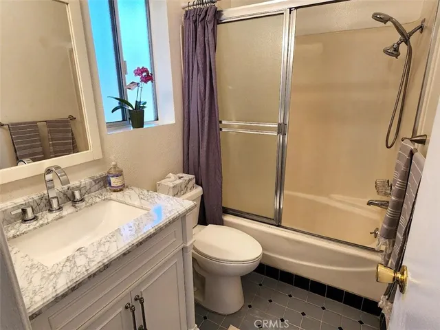 $488,000 | 18307 Burbank Boulevard, Unit 14, Tarzana, CA 91356