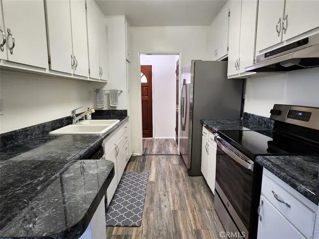 $488,000 | 18307 Burbank Boulevard, Unit 14, Tarzana, CA 91356