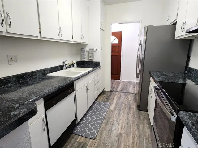 $488,000 | 18307 Burbank Boulevard, Unit 14, Tarzana, CA 91356