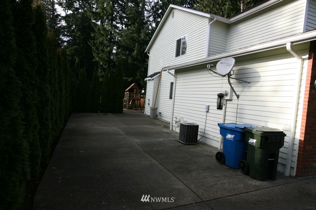 14505 144th Place Southeast Renton, WA 98059 - Photo 15 of 16