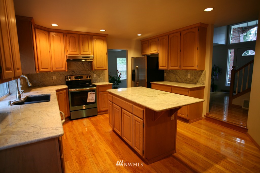 14505 144th Place Southeast Renton, WA 98059 - Photo 4 of 16