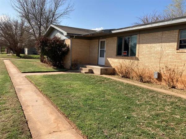 $1,000 | 1320 Moody Street, Paducah, TX 79248