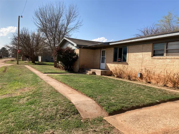 $1,000 | 1320 Moody Street, Paducah, TX 79248