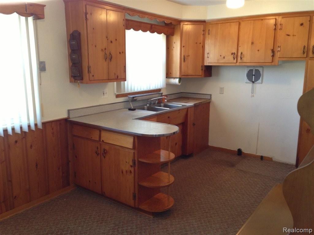 19311 Stephens Road Eastpointe, MI 48021 - Photo 2 of 12 Kitchen