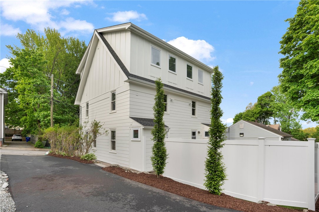 54 Grand View Street Providence, RI 02906 - Photo 4 of 43
