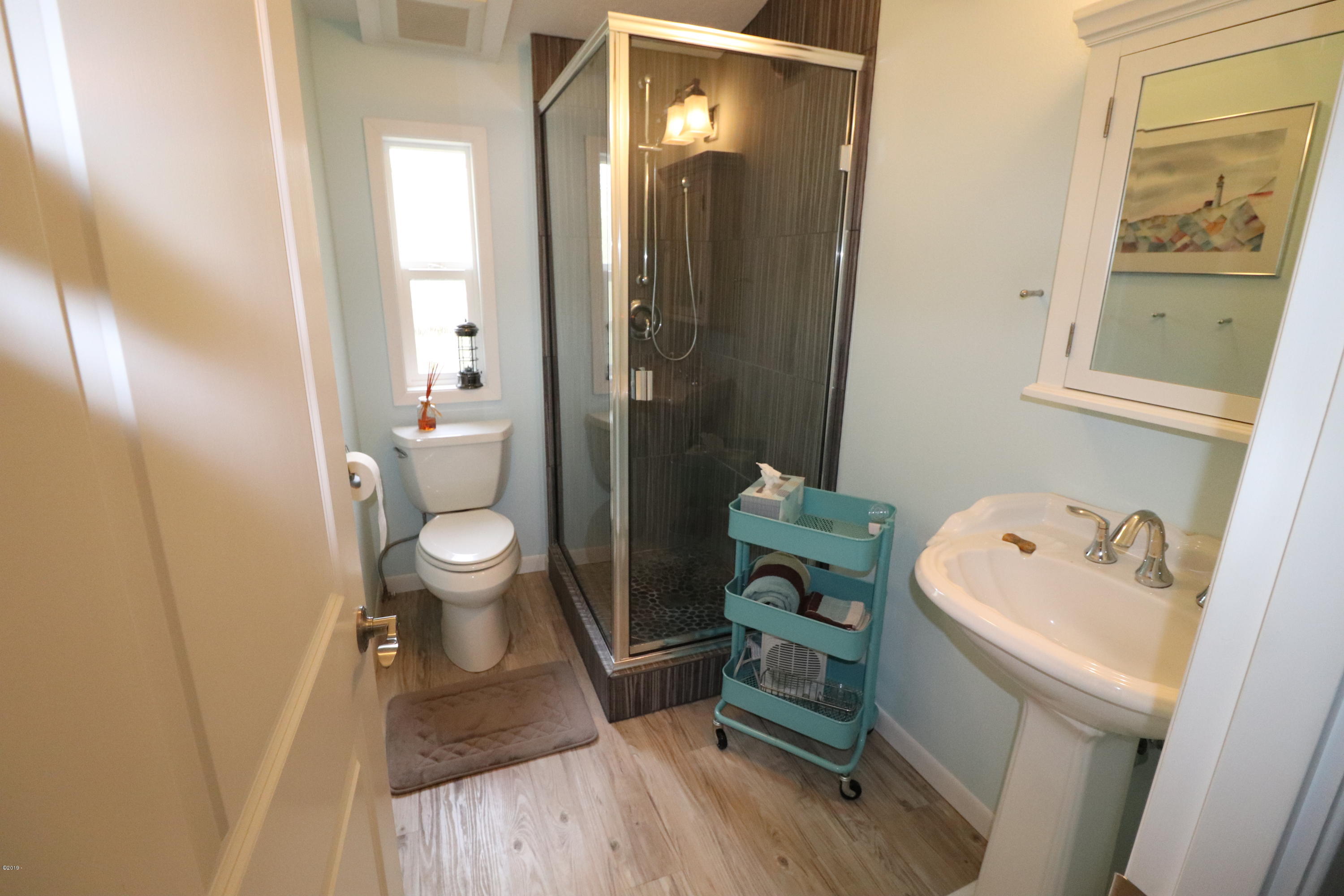 568 Olalla Road Toledo, OR 97391 - Photo 12 of 23 Main Bathroom
