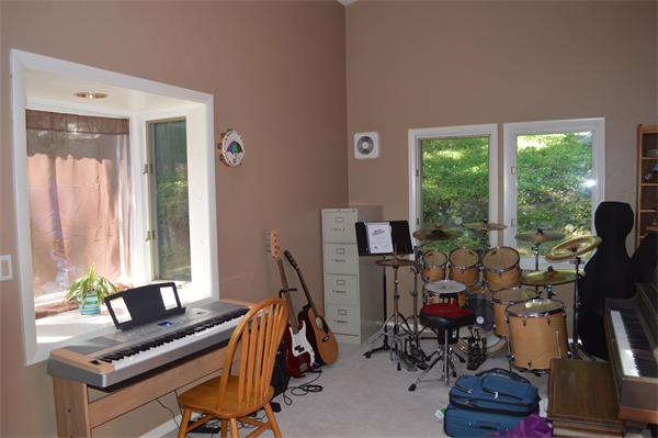 42 Donna Road Framingham, MA 01701 - Photo 12 of 22 Gallery Image 12