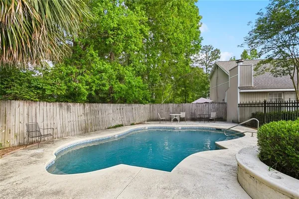 $170,000 | 720 Heavens Drive, Unit 8, Mandeville, LA 70471