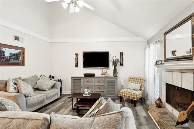 $170,000 | 720 Heavens Drive, Unit 8, Mandeville, LA 70471