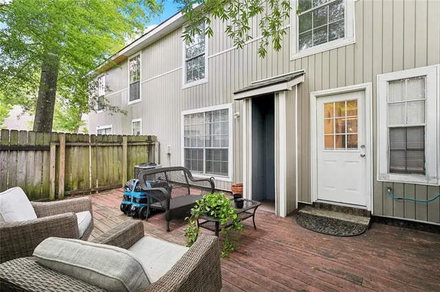 $170,000 | 720 Heavens Drive, Unit 8, Mandeville, LA 70471