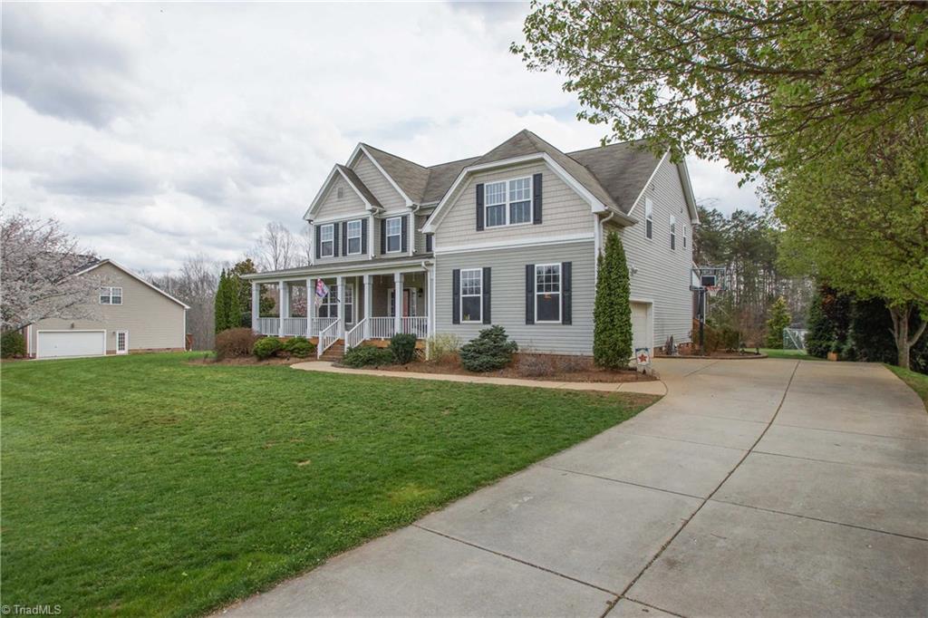 8007 Ives Drive Oak Ridge, NC 27310 - Photo 3 of 30