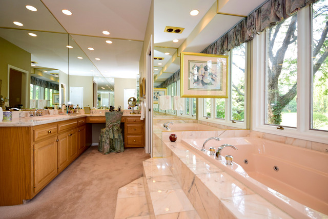 316 Trinity Lane Oak Brook, IL 60523 - Photo 14 of 25 a large bathroom with a large tub and sink
