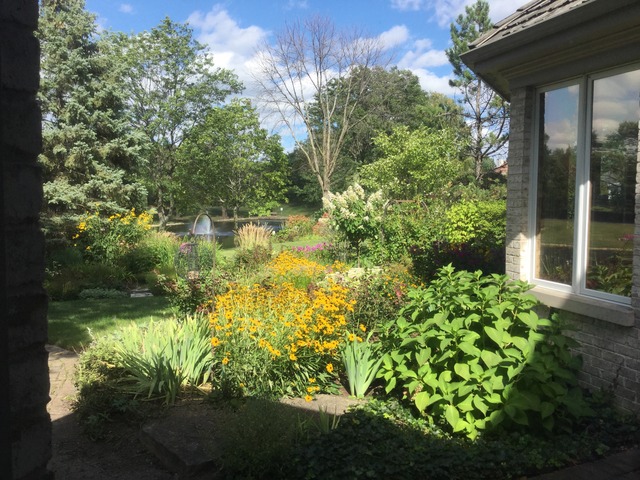 316 Trinity Lane Oak Brook, IL 60523 - Photo 21 of 25 a backyard of a house with lots of green space