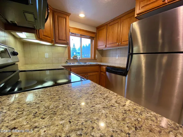 $205,000 | 34152 Lakeside Avenue, Unit 5, Bayview, ID 83803