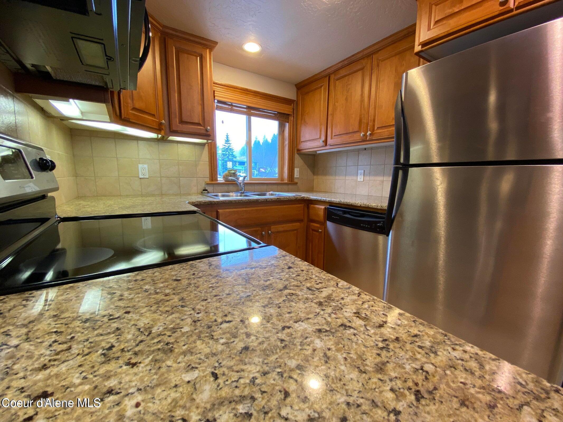 34152 Lakeside Avenue, Unit 5 Bayview, ID 83803 - Photo 14 of 36 Granite Countertops