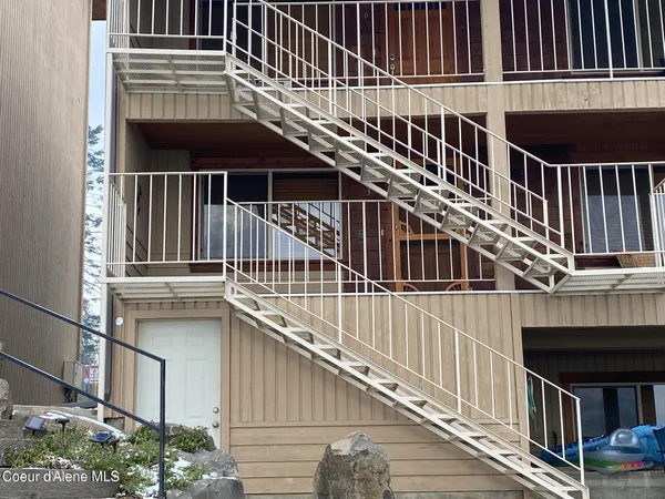 $205,000 | 34152 Lakeside Avenue, Unit 5, Bayview, ID 83803