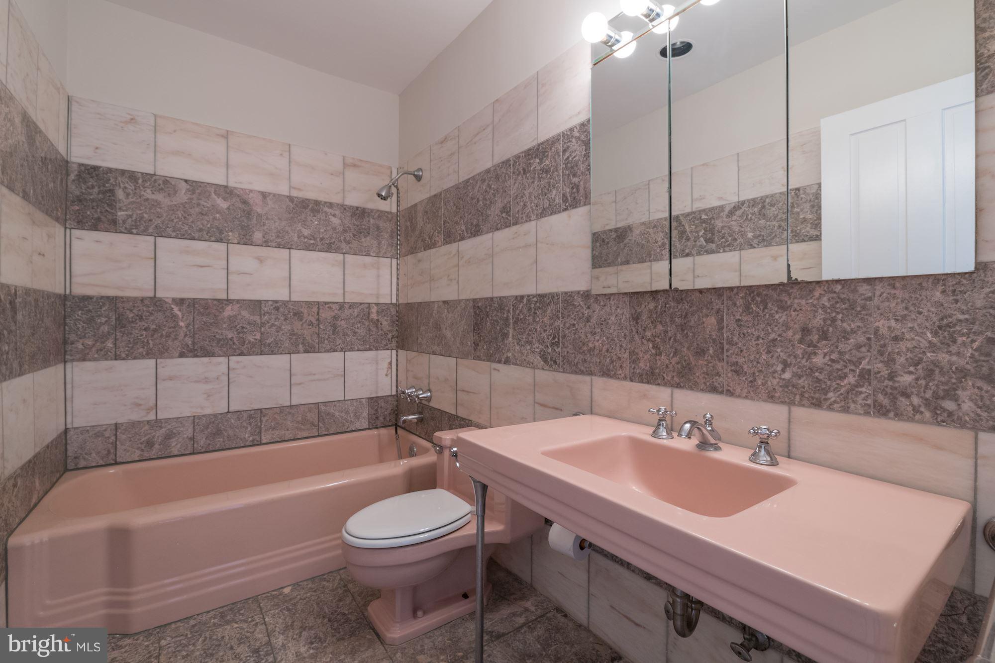 2853 Ontario Road Northwest, Unit 505 Washington, DC 20009 - Photo 28 of 29 a bathroom with a sink a toilet and bathtub