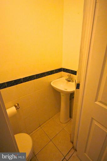 229 R Street Northeast Washington, DC 20002 - Photo 14 of 24 Bath