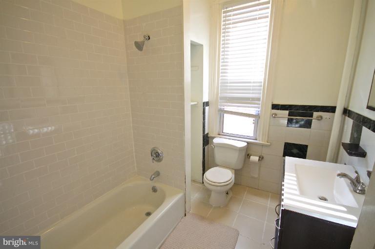 229 R Street Northeast Washington, DC 20002 - Photo 15 of 24 Bath