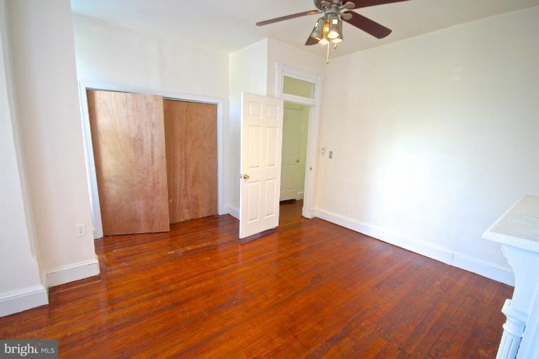 229 R Street Northeast Washington, DC 20002 - Photo 18 of 24 Living Room