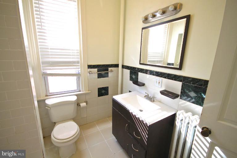 229 R Street Northeast Washington, DC 20002 - Photo 20 of 24 Bath
