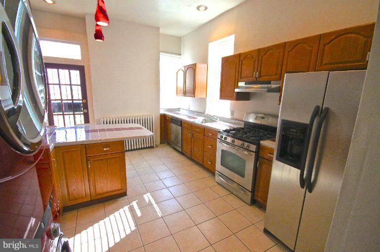 229 R Street Northeast Washington, DC 20002 - Photo 4 of 24 Kitchen