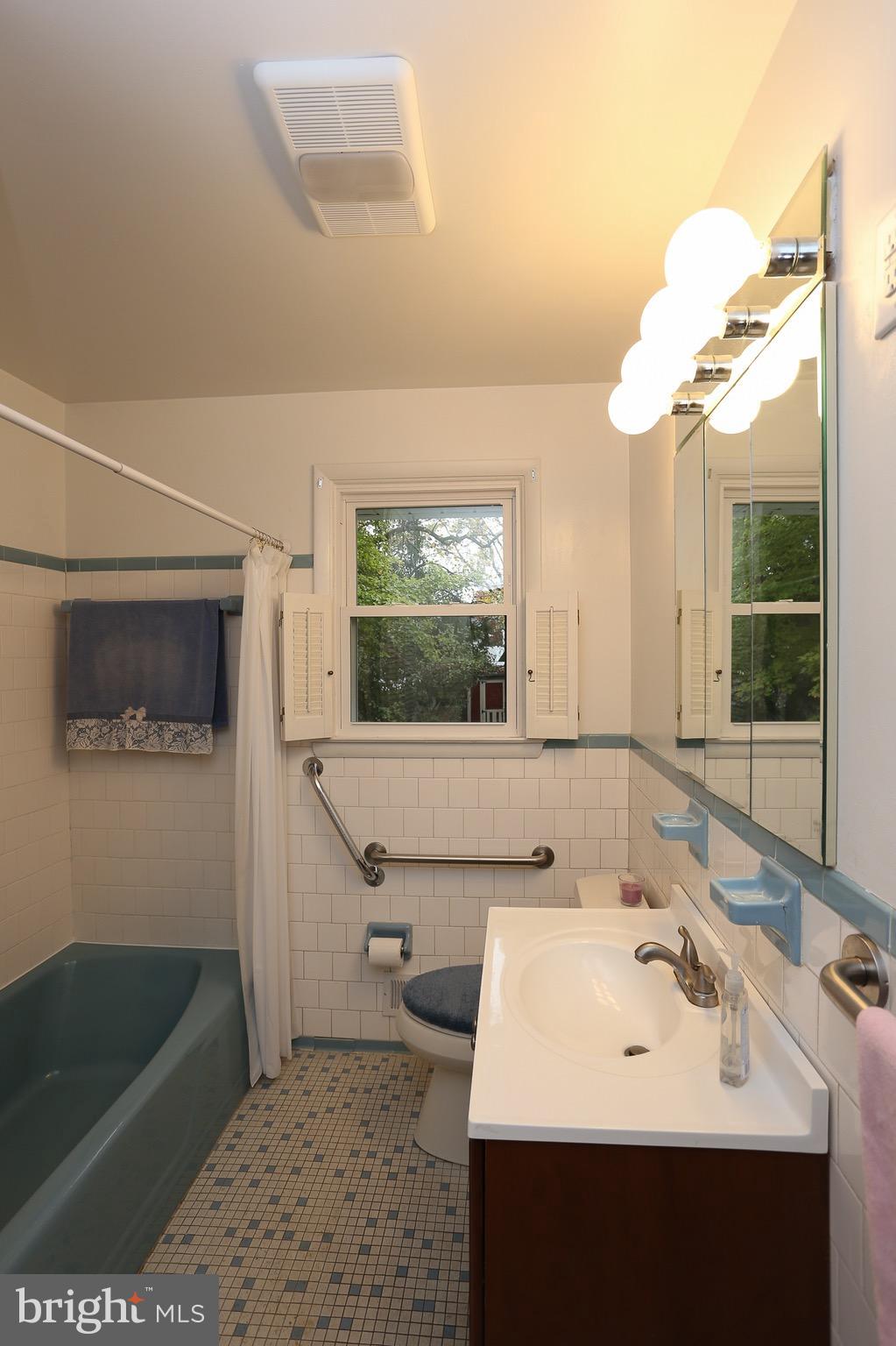 592 Forest View Road Linthicum Heights, MD 21090 - Photo 16 of 26 Bath