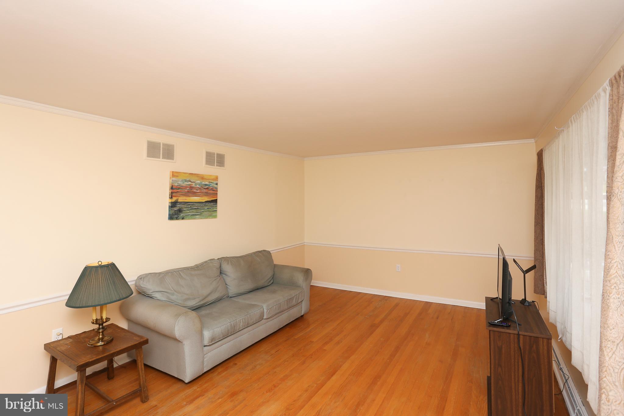 592 Forest View Road Linthicum Heights, MD 21090 - Photo 4 of 26 Living Room